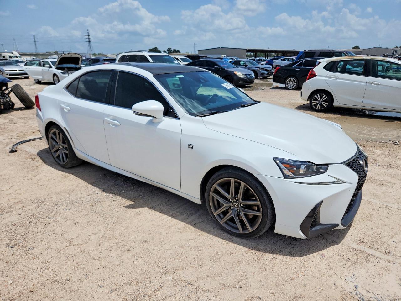 2017 Lexus Is 200T - Фото 4