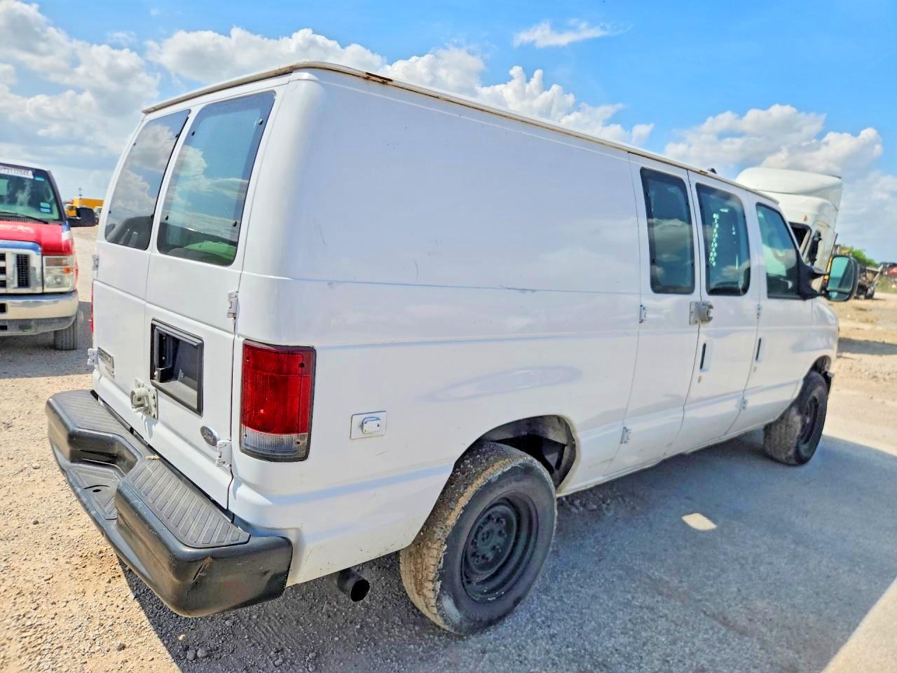 2011 Ford Econoline E350 Super Duty Van - Фото 3