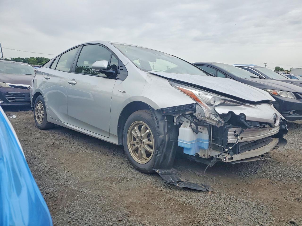 2018 Toyota Prius Three - Image 4