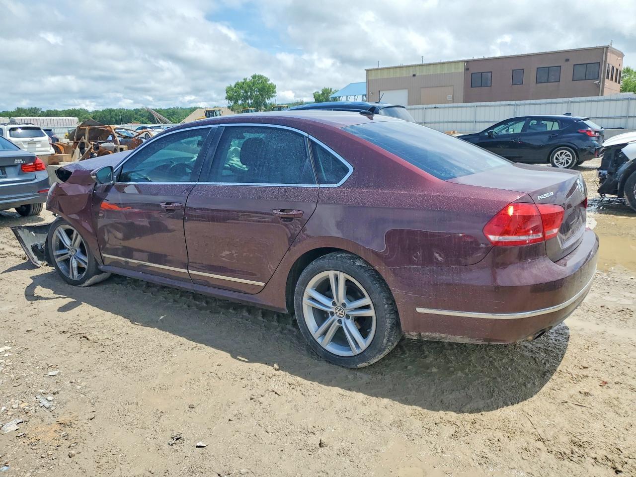 2012 Volkswagen Passat Sel - Фото 2