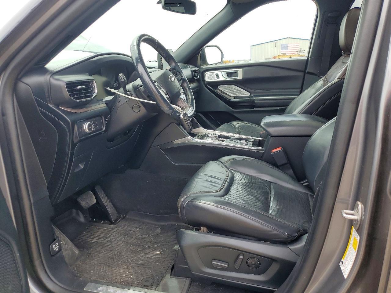2021 Ford Explorer Platinum - Image 7