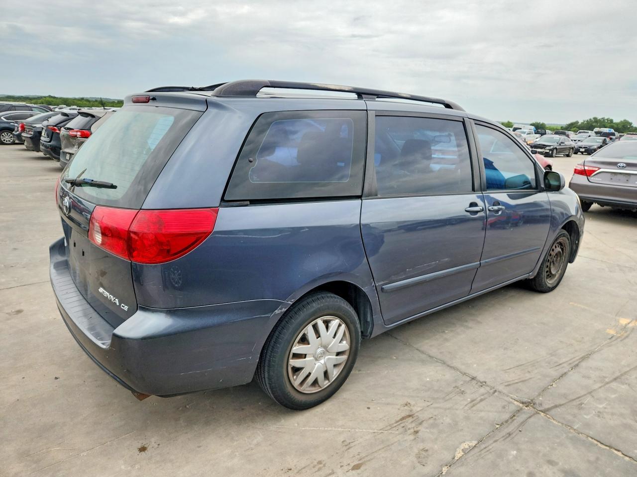 2009 Toyota Sienna Ce 7-Passenger - Фото 3