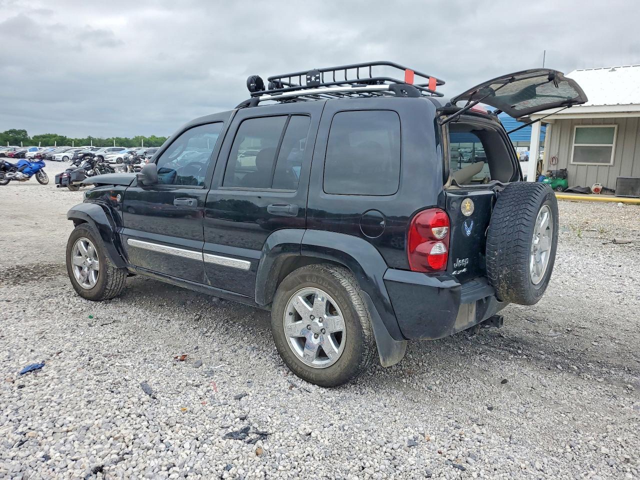 2007 Jeep Liberty - Image 2