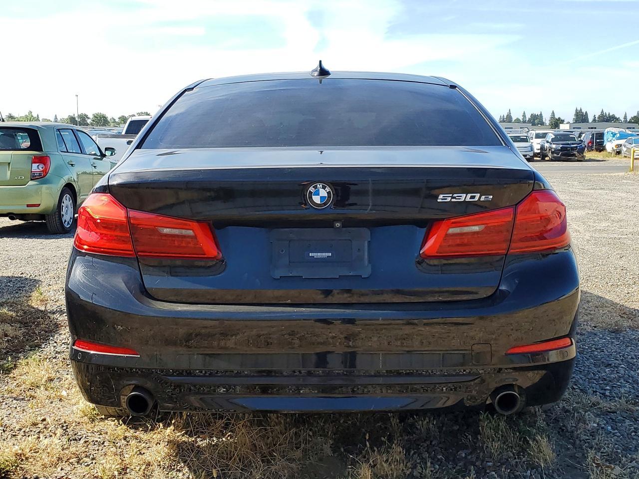 2020 BMW 530E - Фото 6
