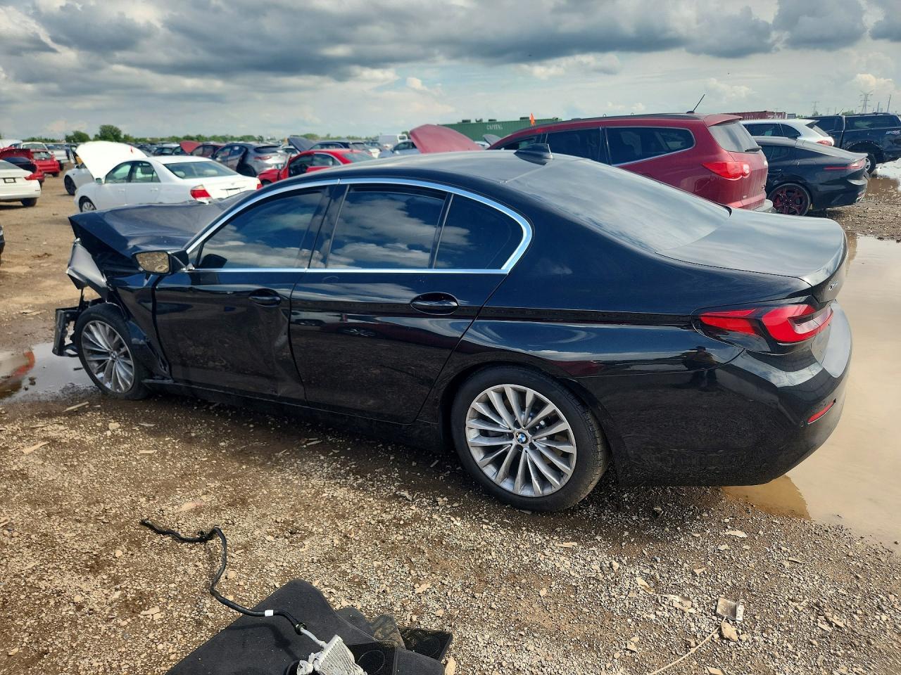 2022 BMW 530 Xi - Фото 2