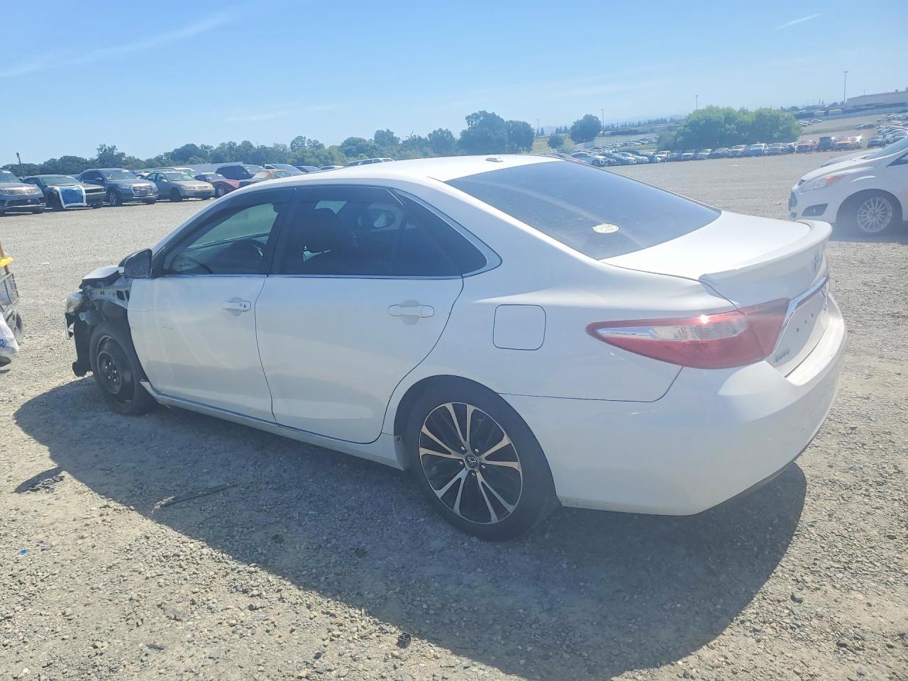 2017 Toyota Camry Hybrid Xle - Фото 2