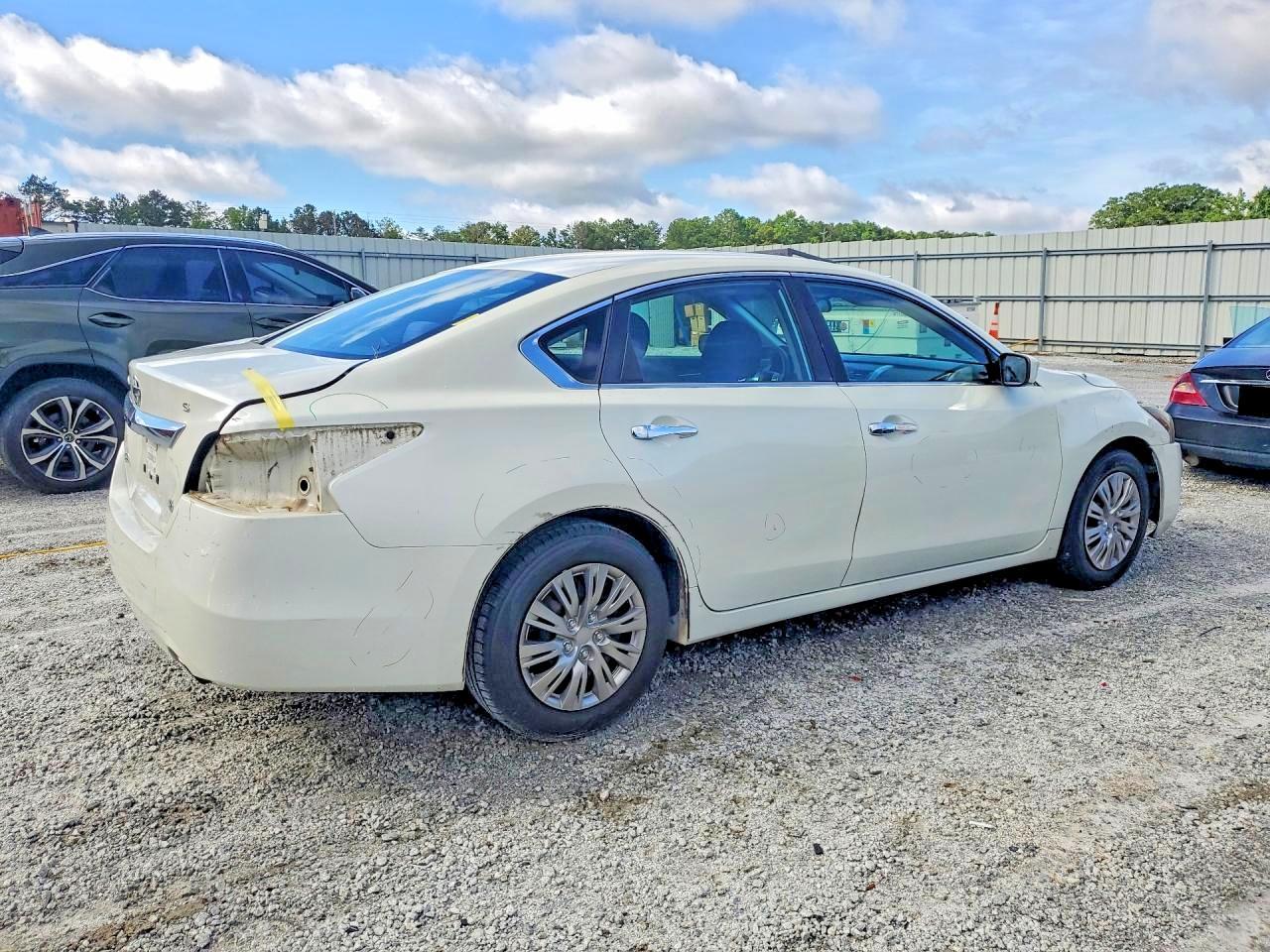 2014 Nissan Altima 2.5 S - Image 3
