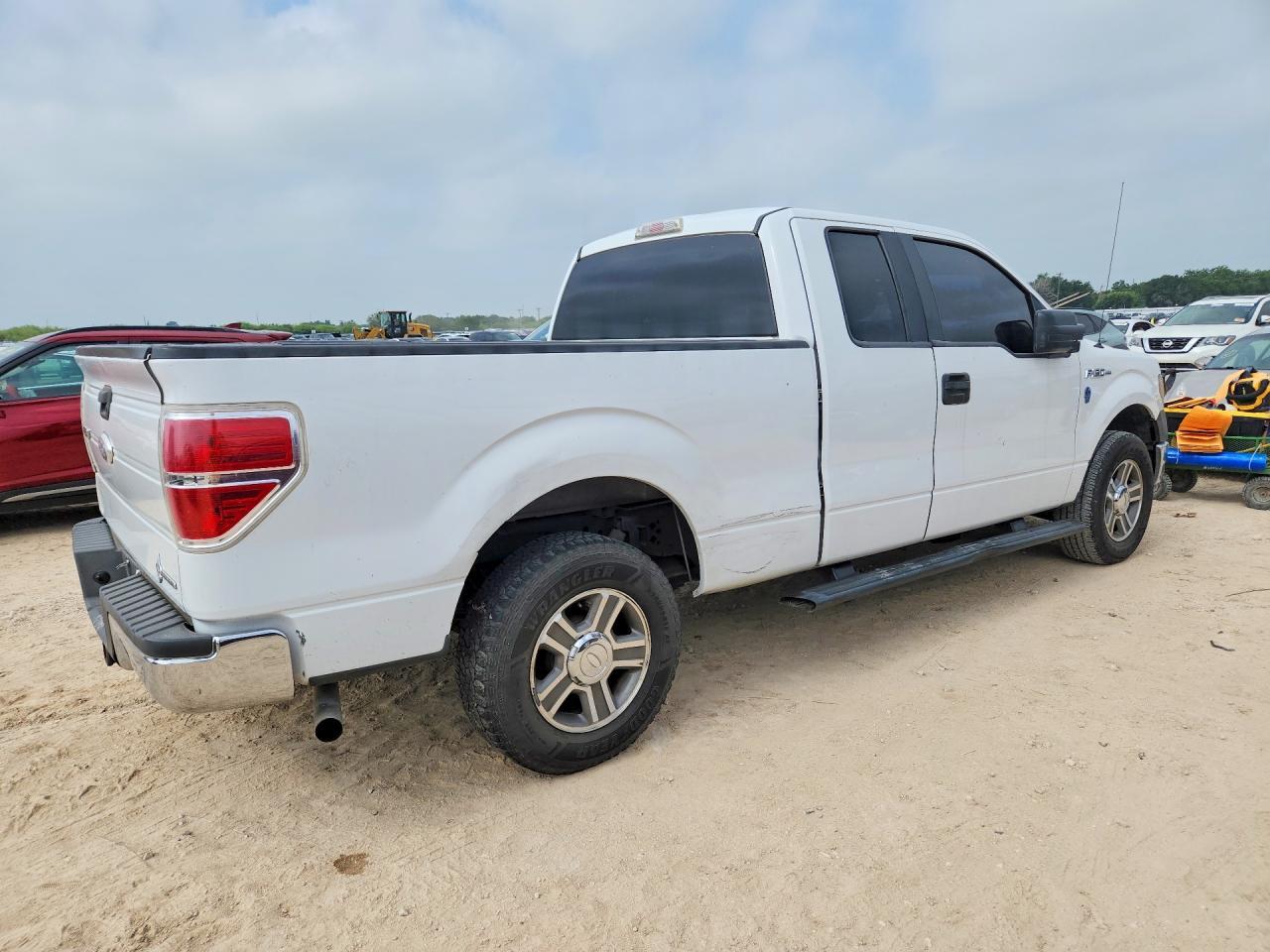 2011 Ford F150 Super Cab - Фото 3