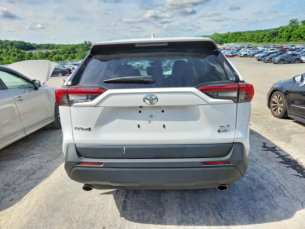 2025 Toyota Rav4 Hybrid Xle - Image 6