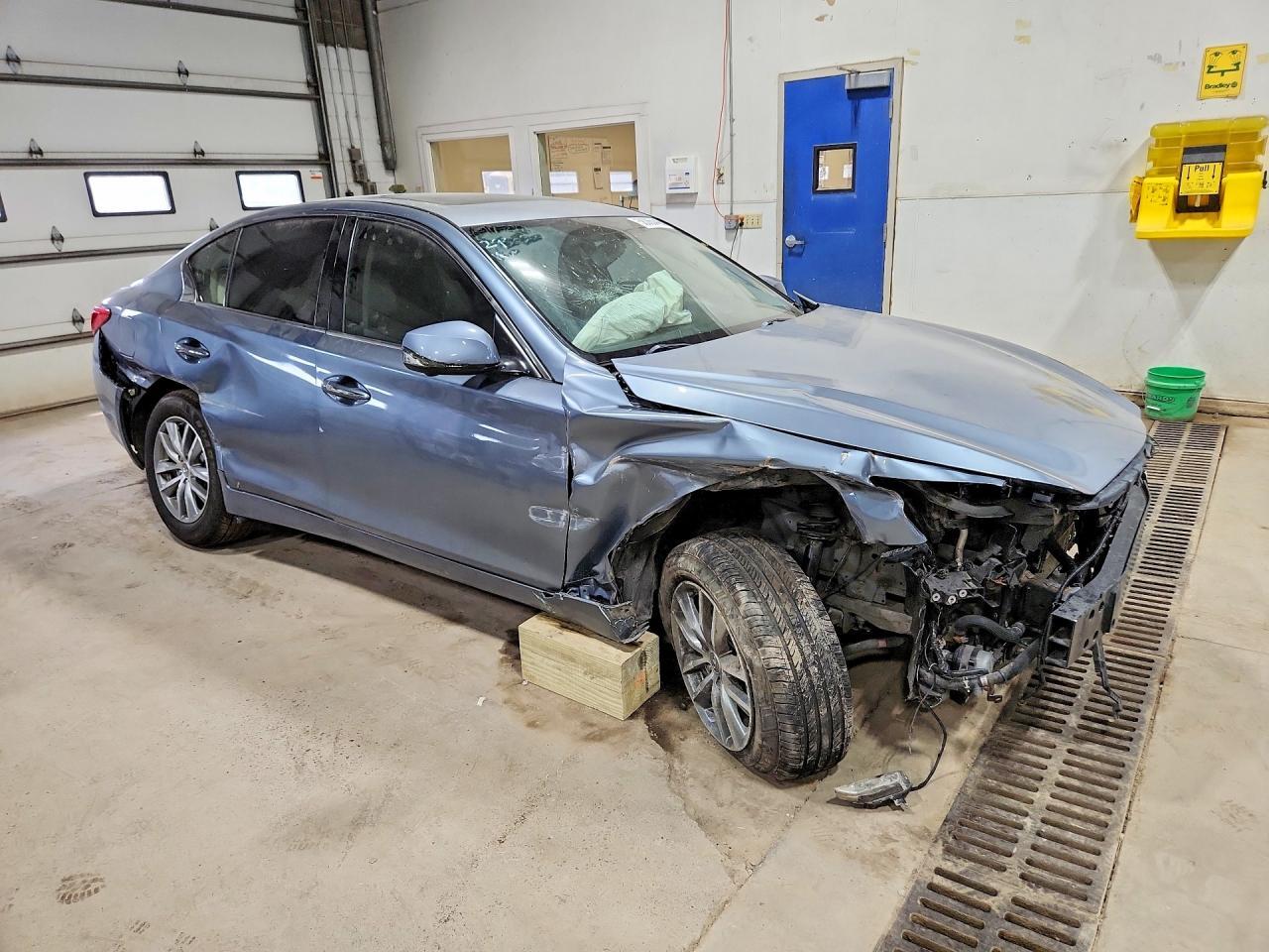 2016 Infiniti Q50 3.0T Premium - Фото 4