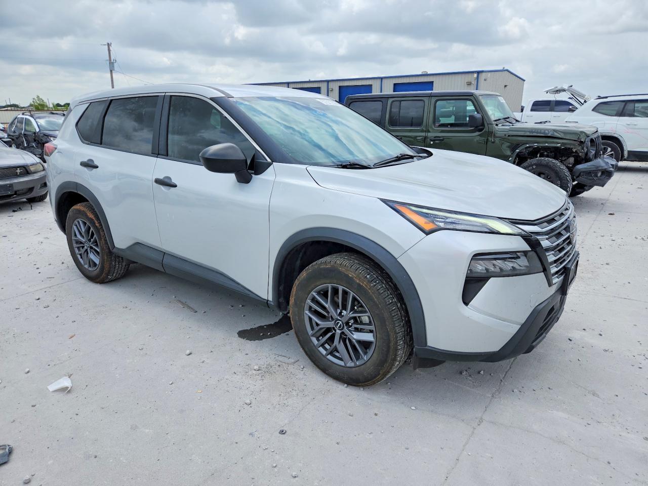 2024 Nissan Rogue S - Фото 4