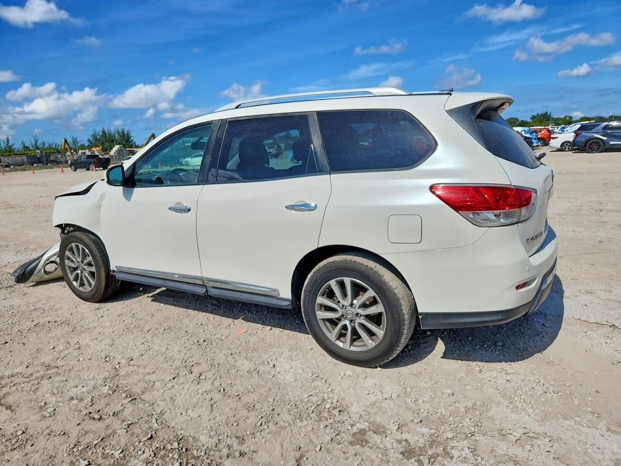 2013 Nissan Pathfinder S - Фото 2