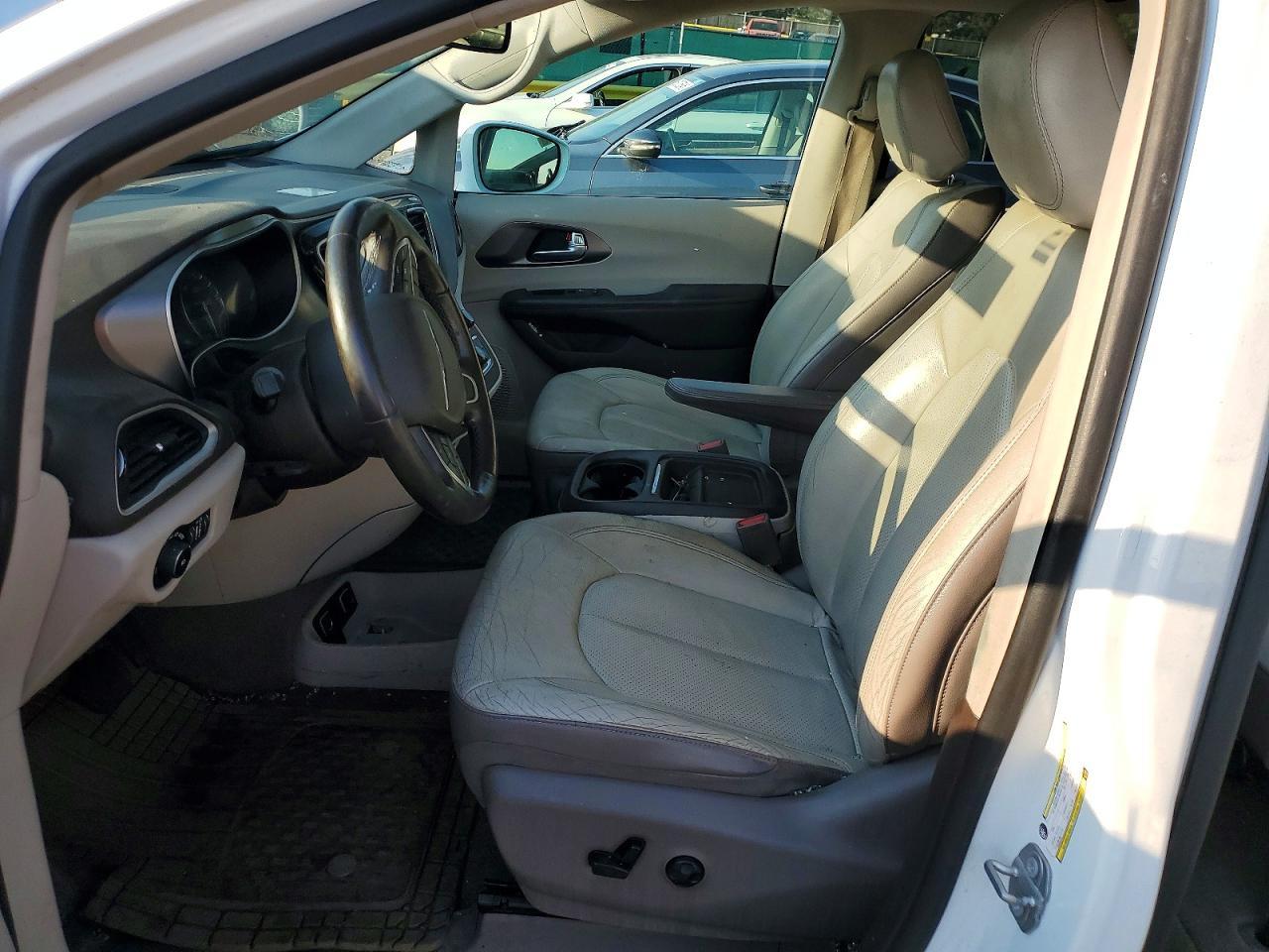 2019 Chrysler Pacifica Touring L - Image 7