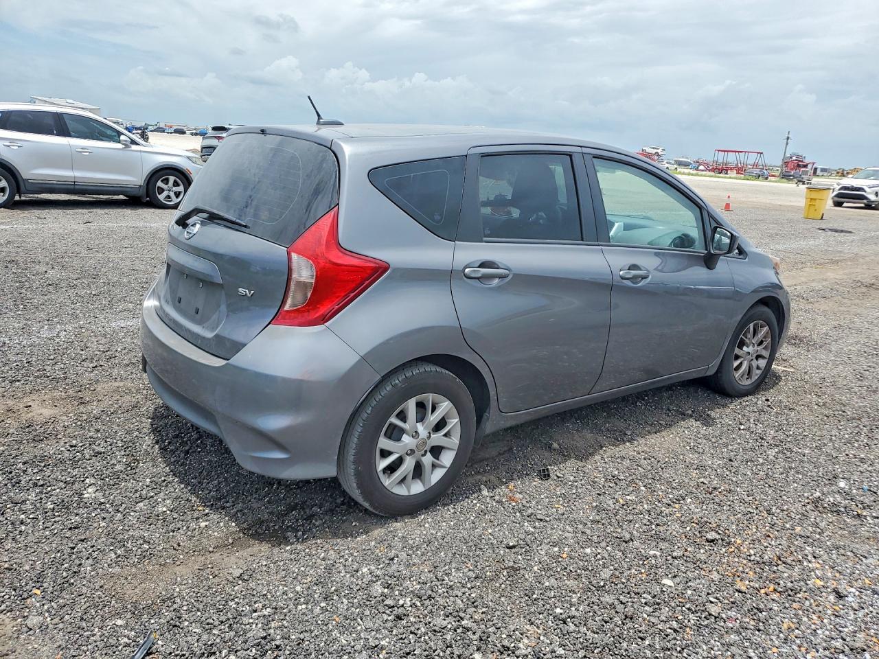 2017 Nissan Versa Note Sv - Image 3