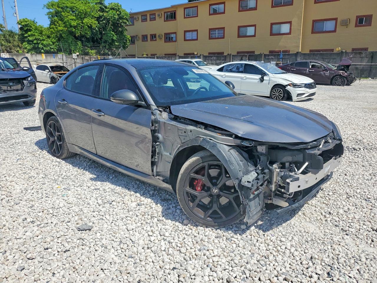 2019 Alfa Romeo Giulia - Image 4