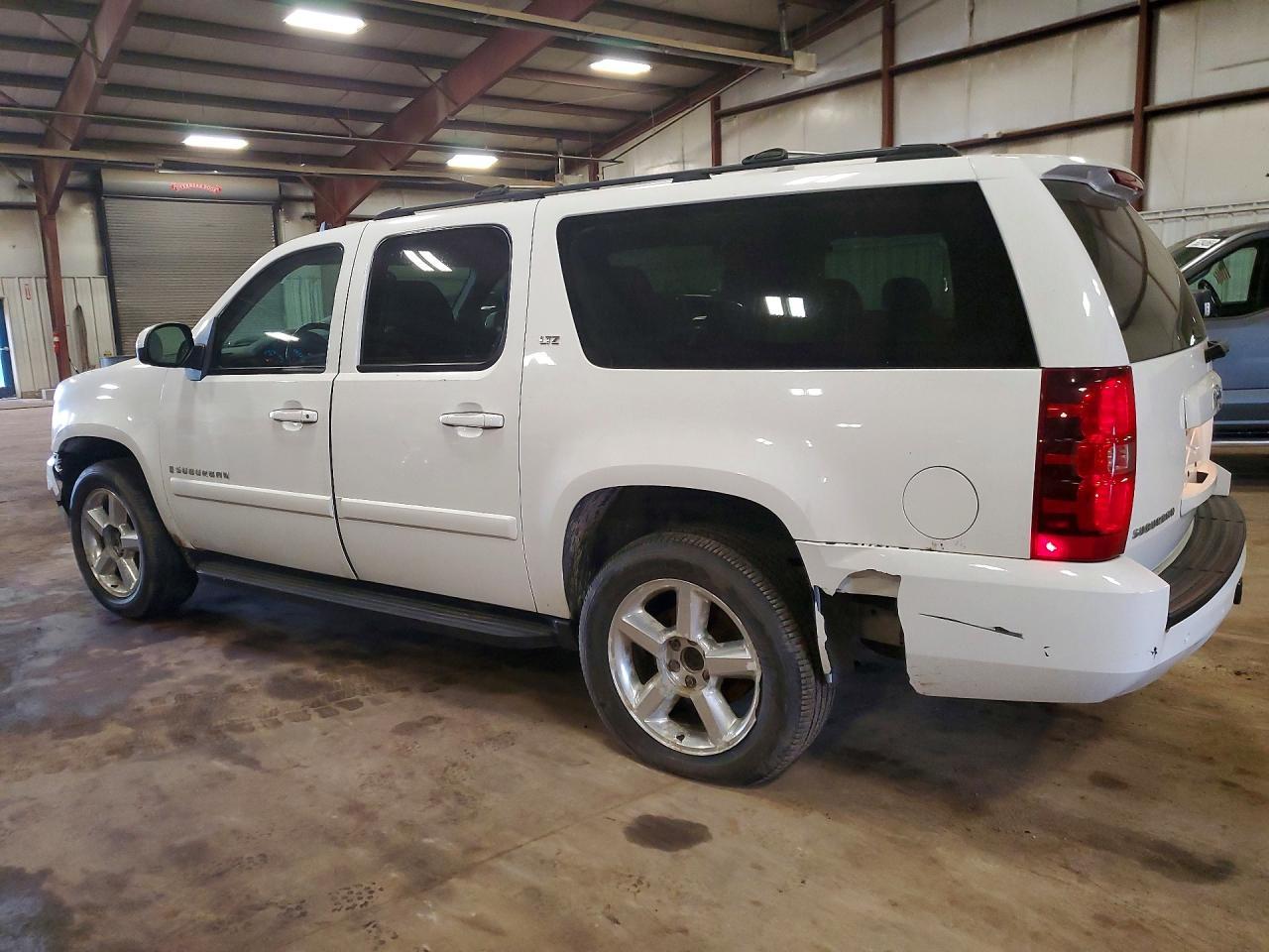 2007 Chevrolet Suburban K1500 - Фото 2