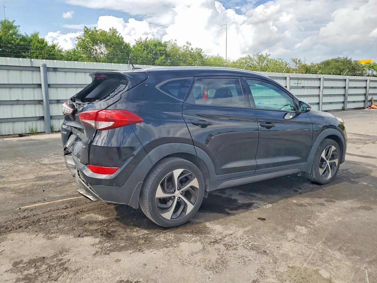 2016 Hyundai Tucson Sport - Image 3