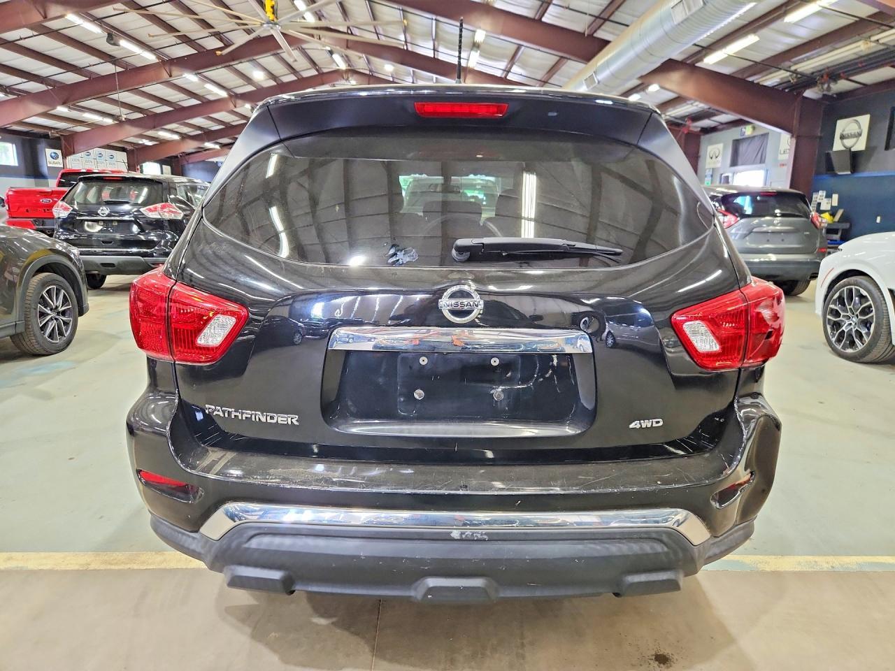 2017 Nissan Pathfinder S - Фото 6