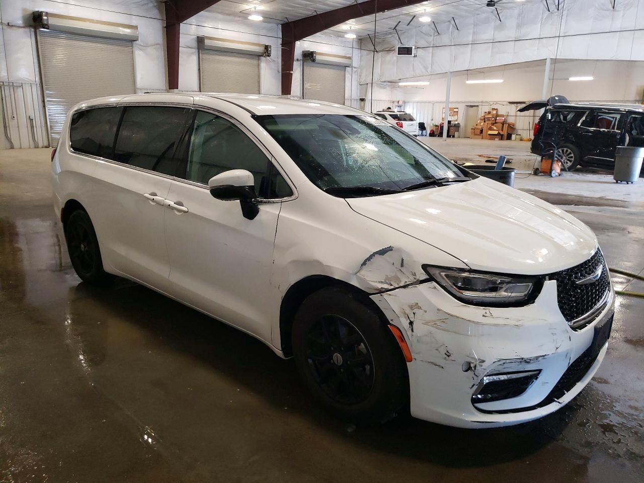 2023 Chrysler Pacifica Touring L - Фото 4