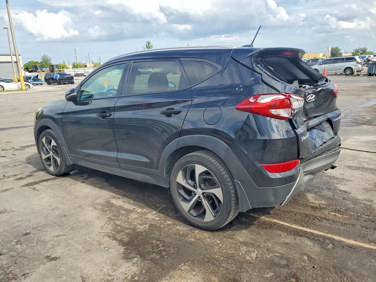 2016 Hyundai Tucson Sport - Image 2