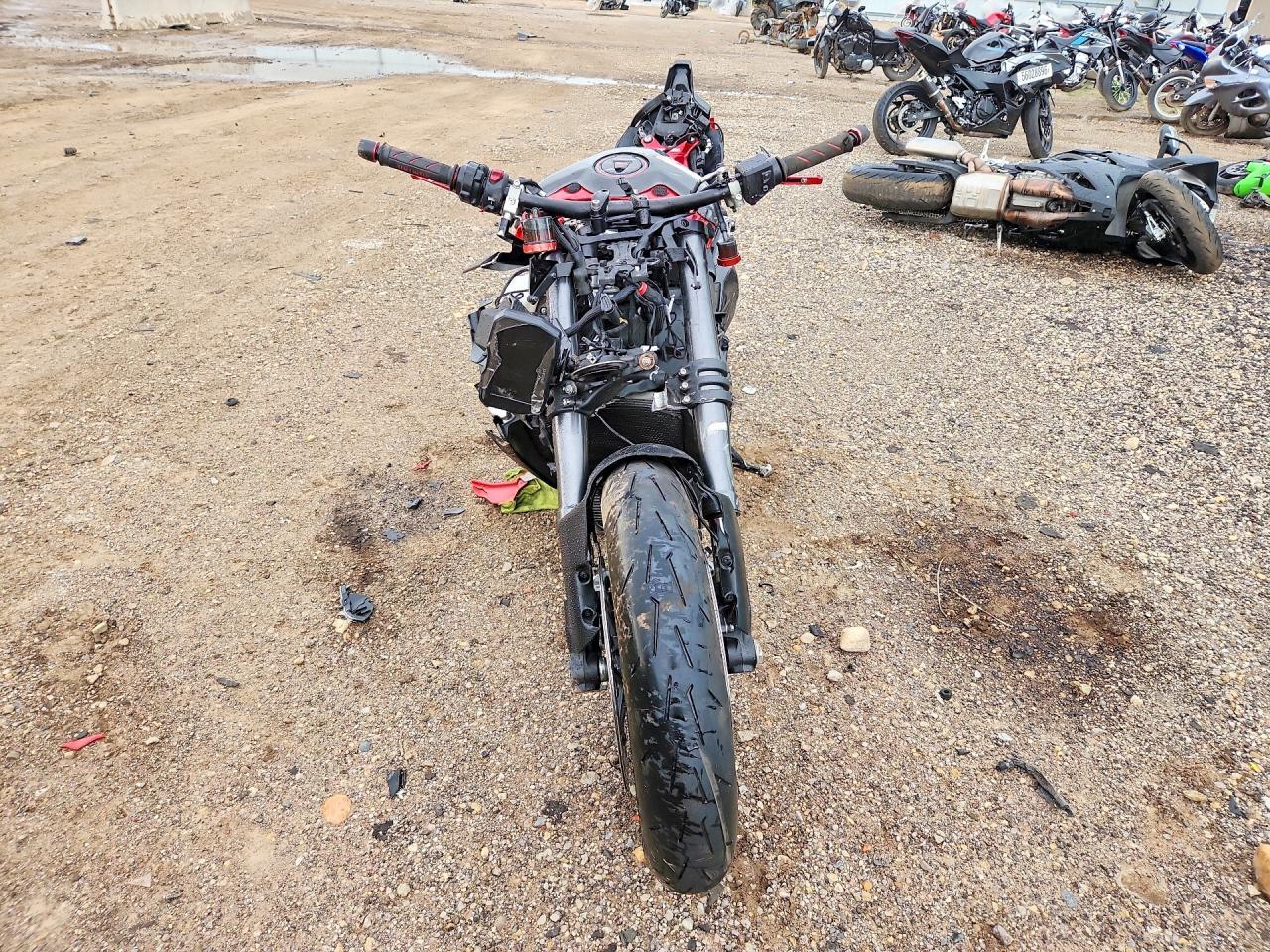 2021 Ducati Streetfighter V4 - Фото 2