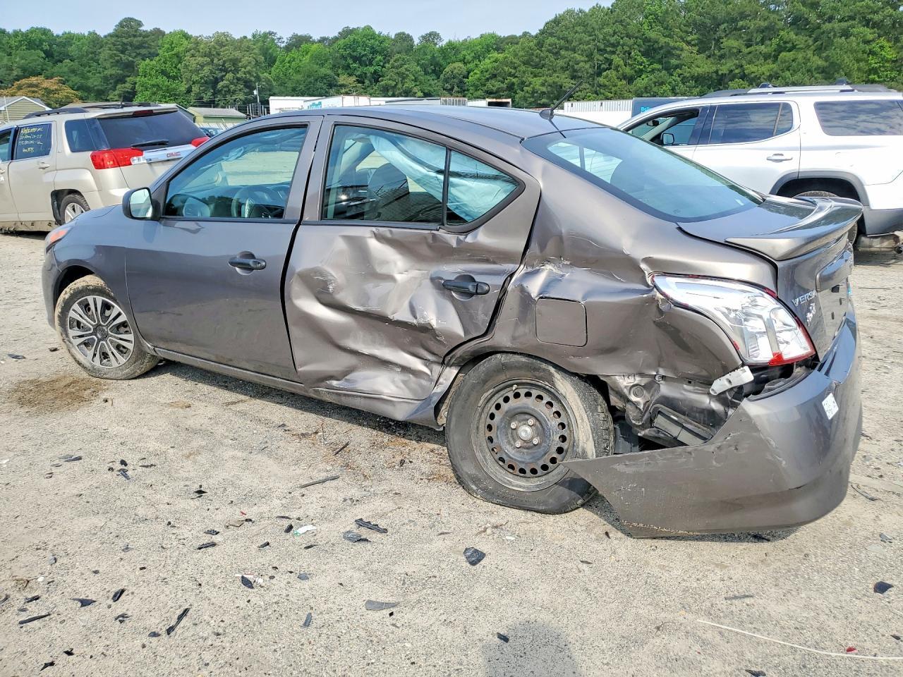 2015 Nissan Versa 1.6 S Plus - Фото 2