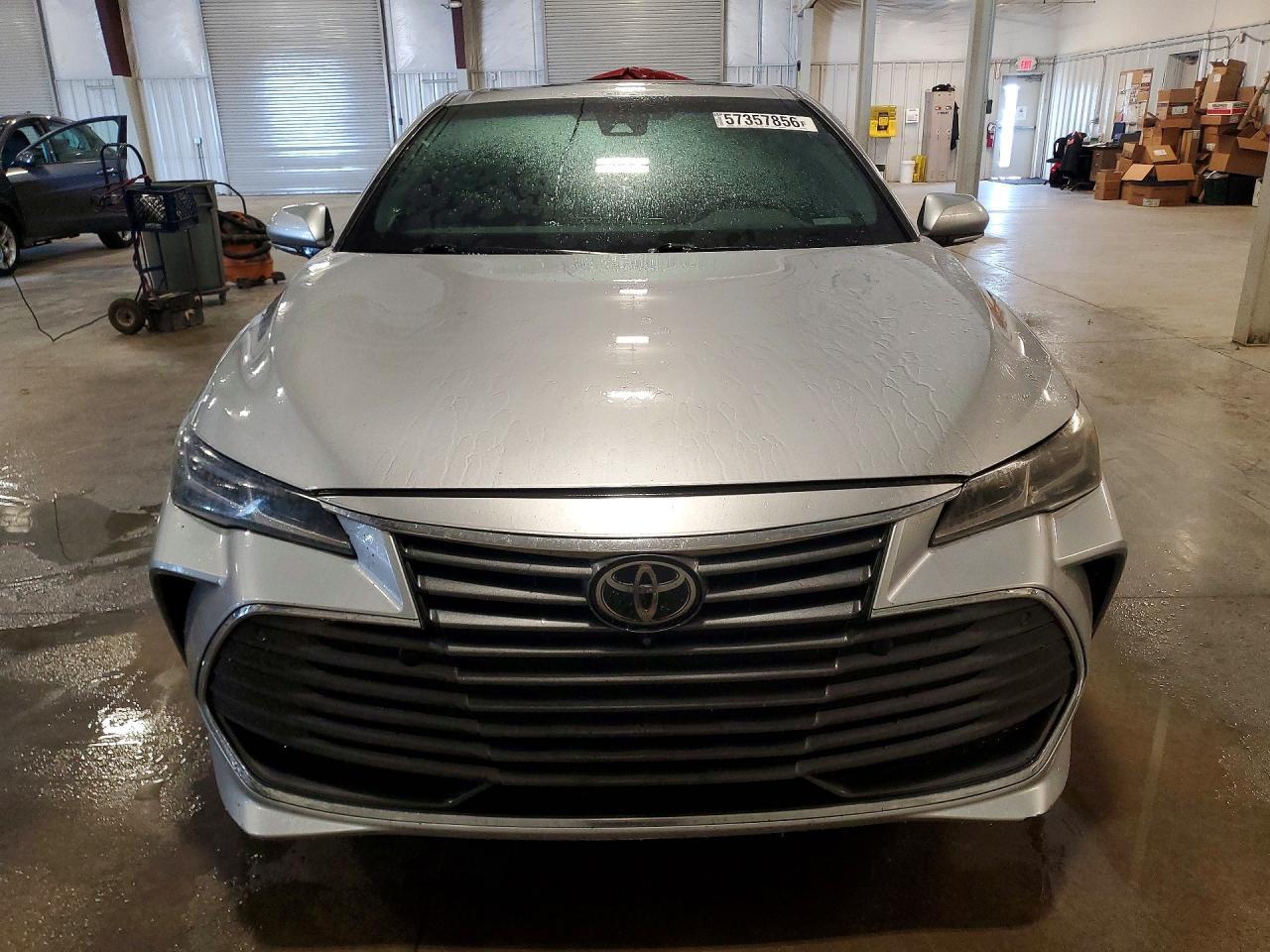 2019 Toyota Avalon Limited - Image 5