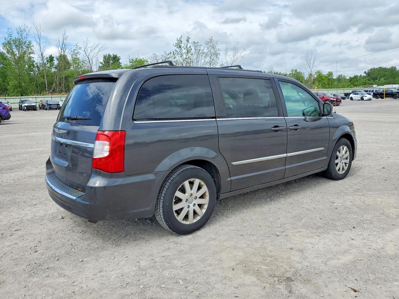 2016 Chrysler Town & Country Touring - Фото 3