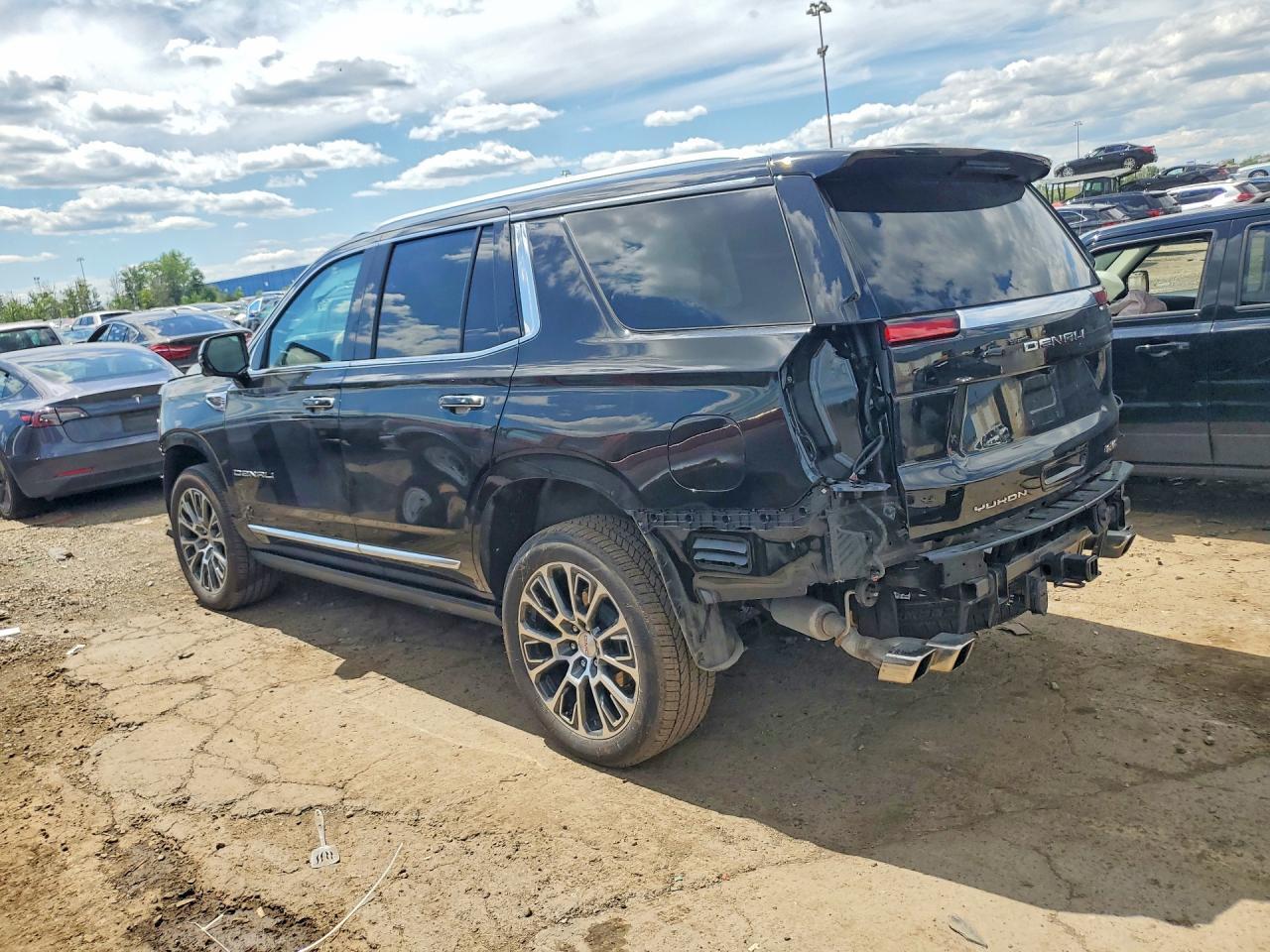 2026 GMC Yukon Denali - Фото 2