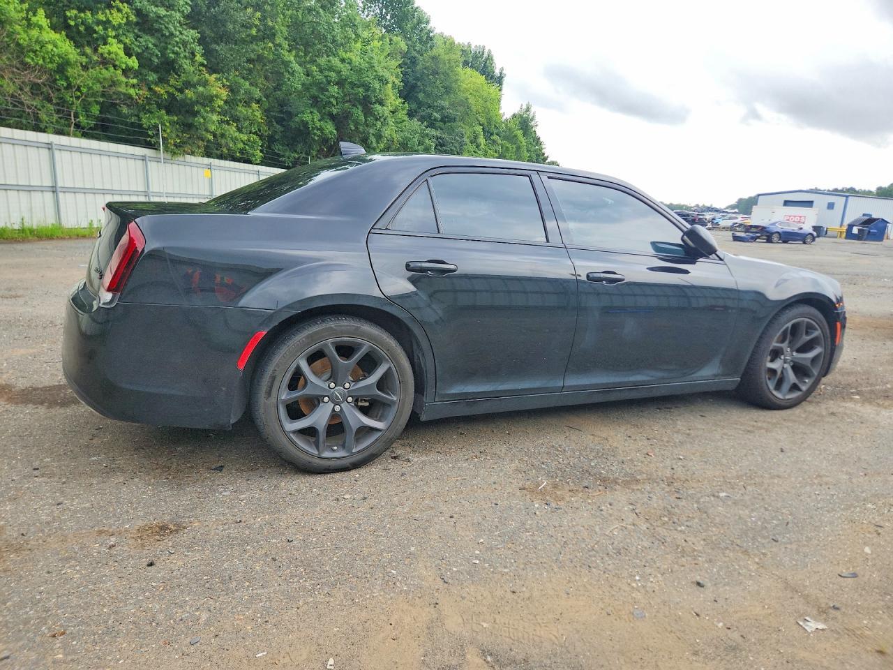 2022 Chrysler 300 S - Фото 3