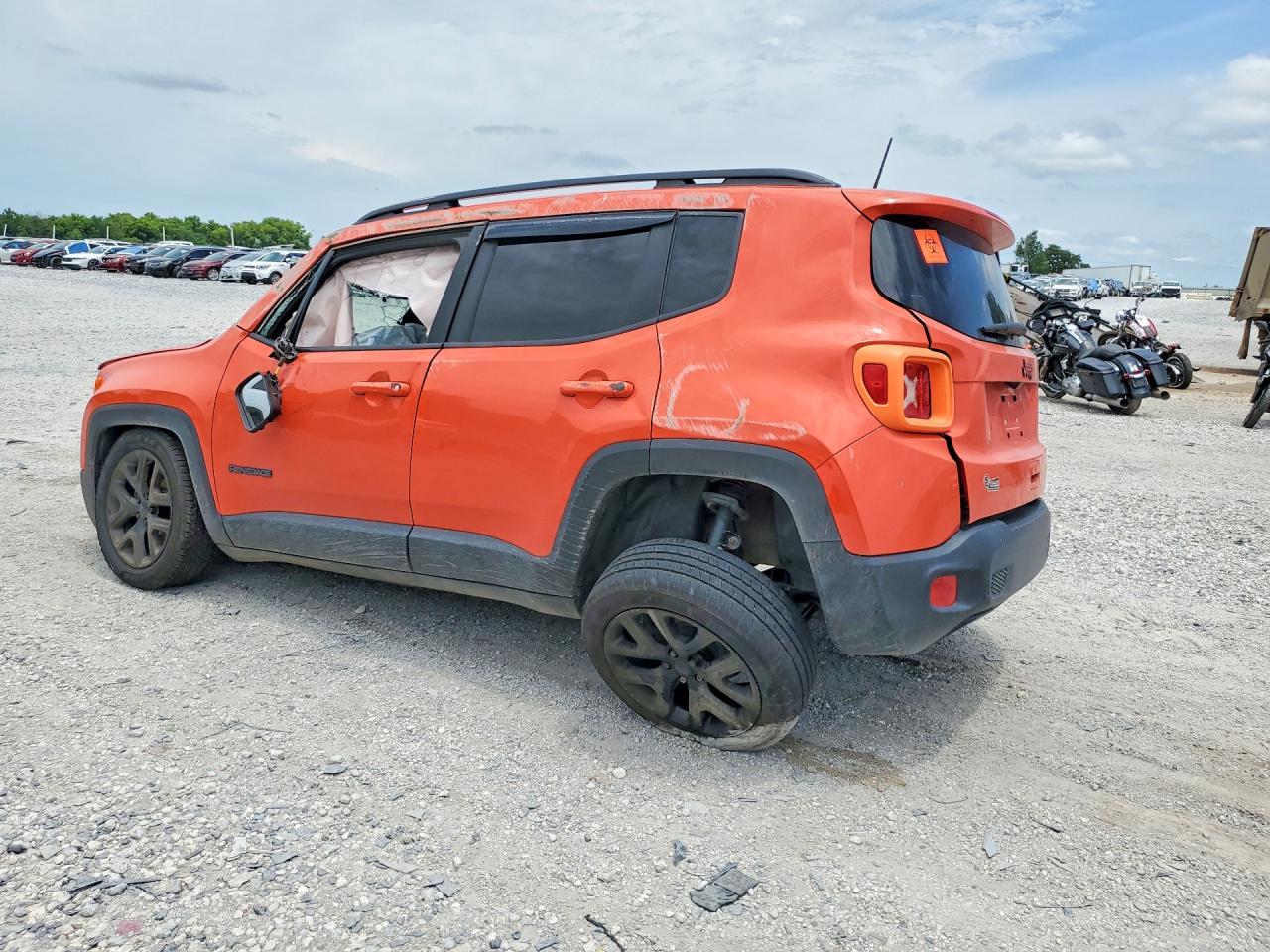 2018 Jeep Renegade Latitude - Image 2