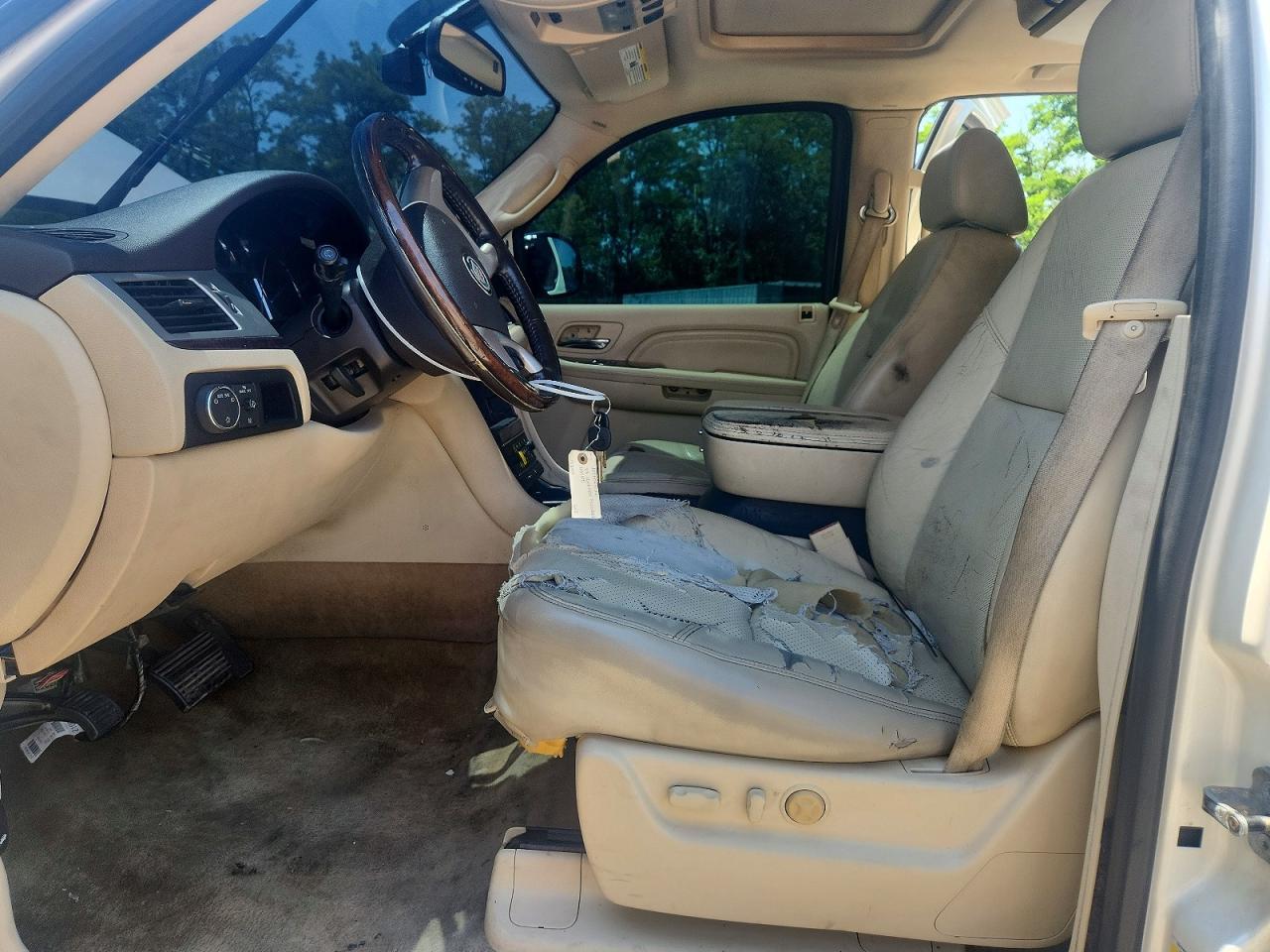 2008 Cadillac Escalade Luxury - Image 7
