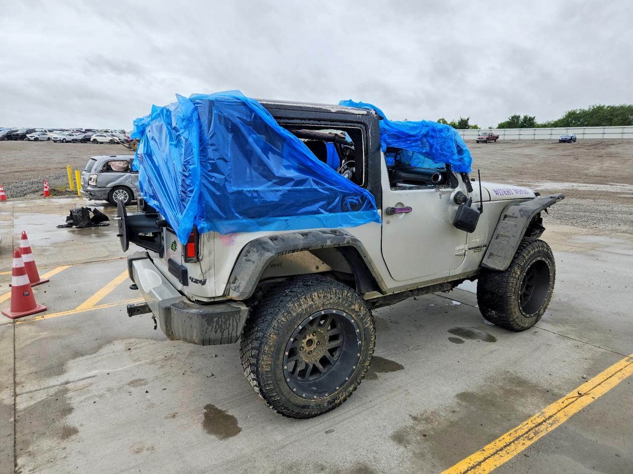 2011 Jeep Wrangler Sahara - Фото 3