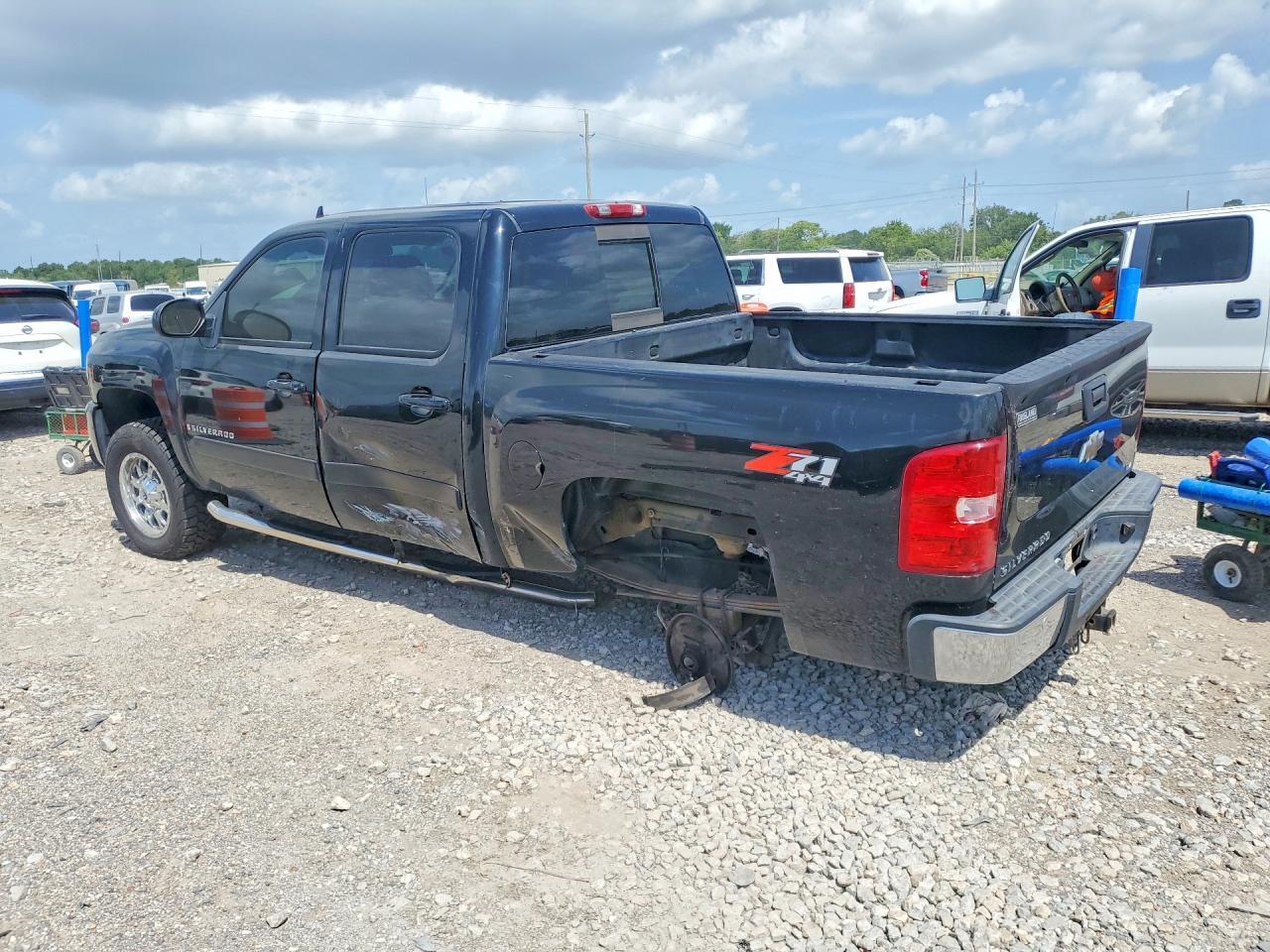 2008 Chevrolet Silverado K1500 - Image 2