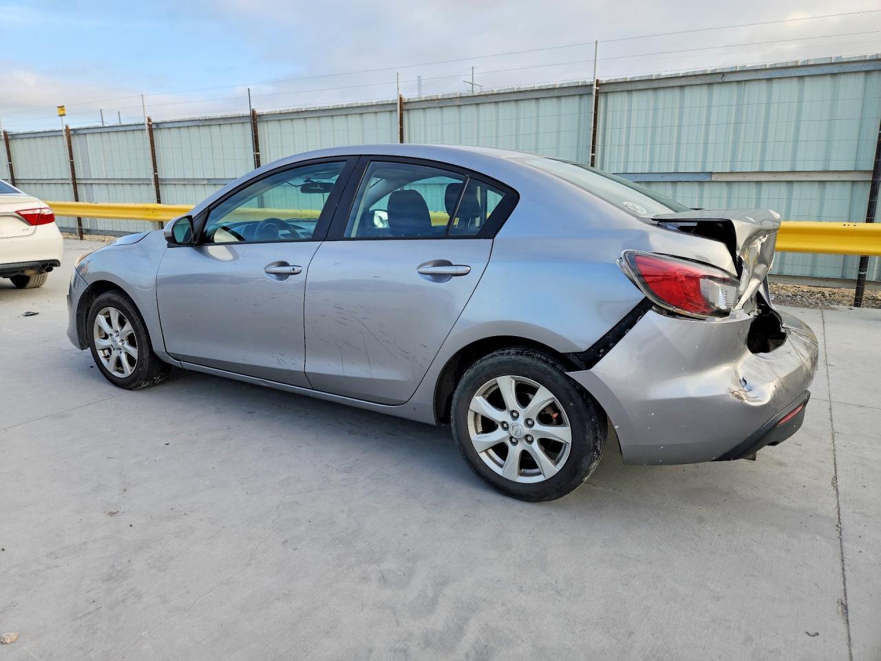 2010 Mazda 3 I - Фото 2