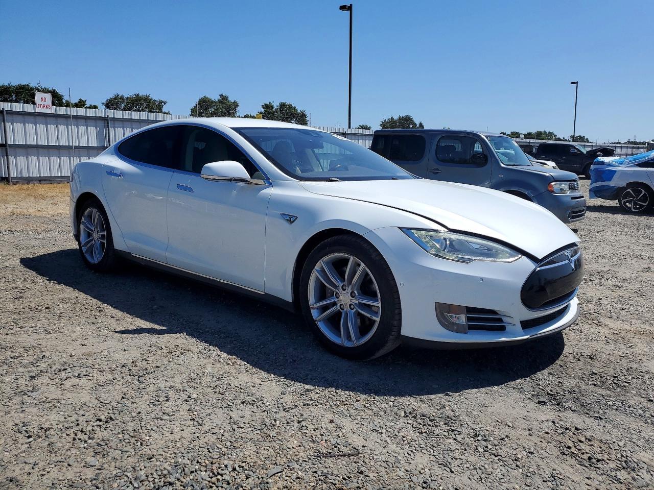 2015 Tesla Model S - Image 4
