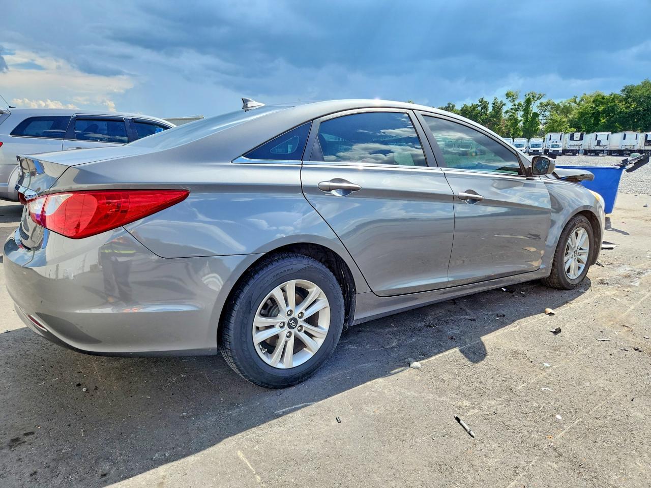 2013 Hyundai Sonata Gls - Image 3