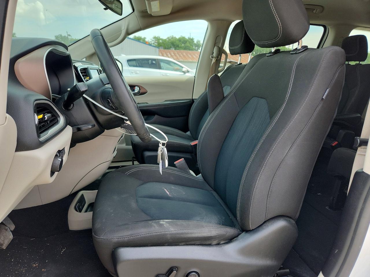 2022 Chrysler Voyager Lx - Фото 7