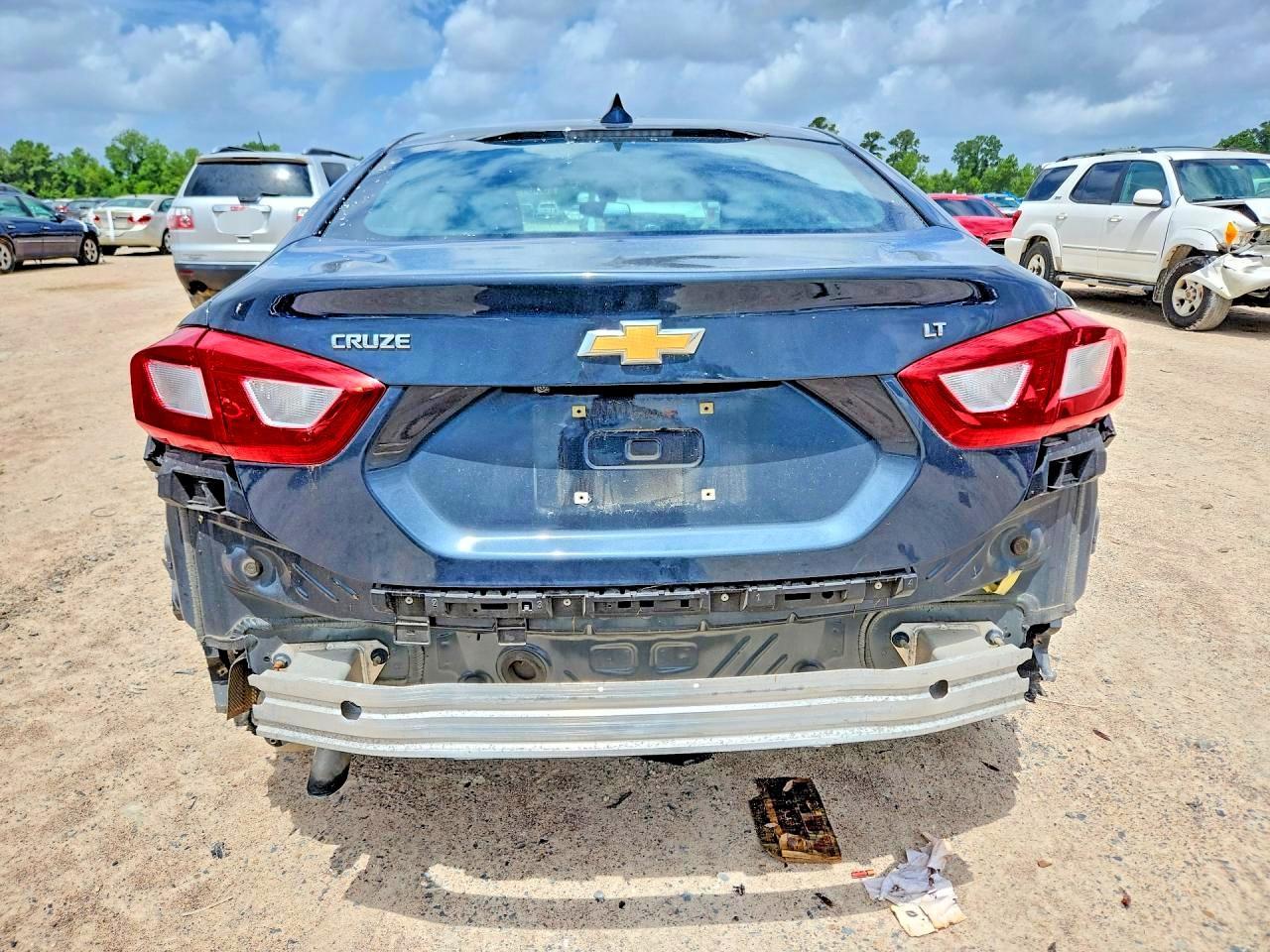 2017 Chevrolet Cruze Lt - Image 6