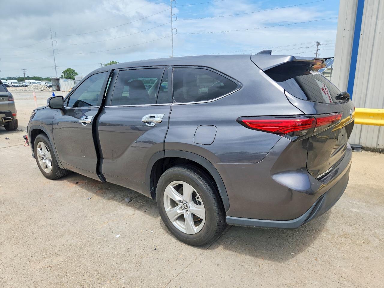 2023 Toyota Highlander Le - Image 2