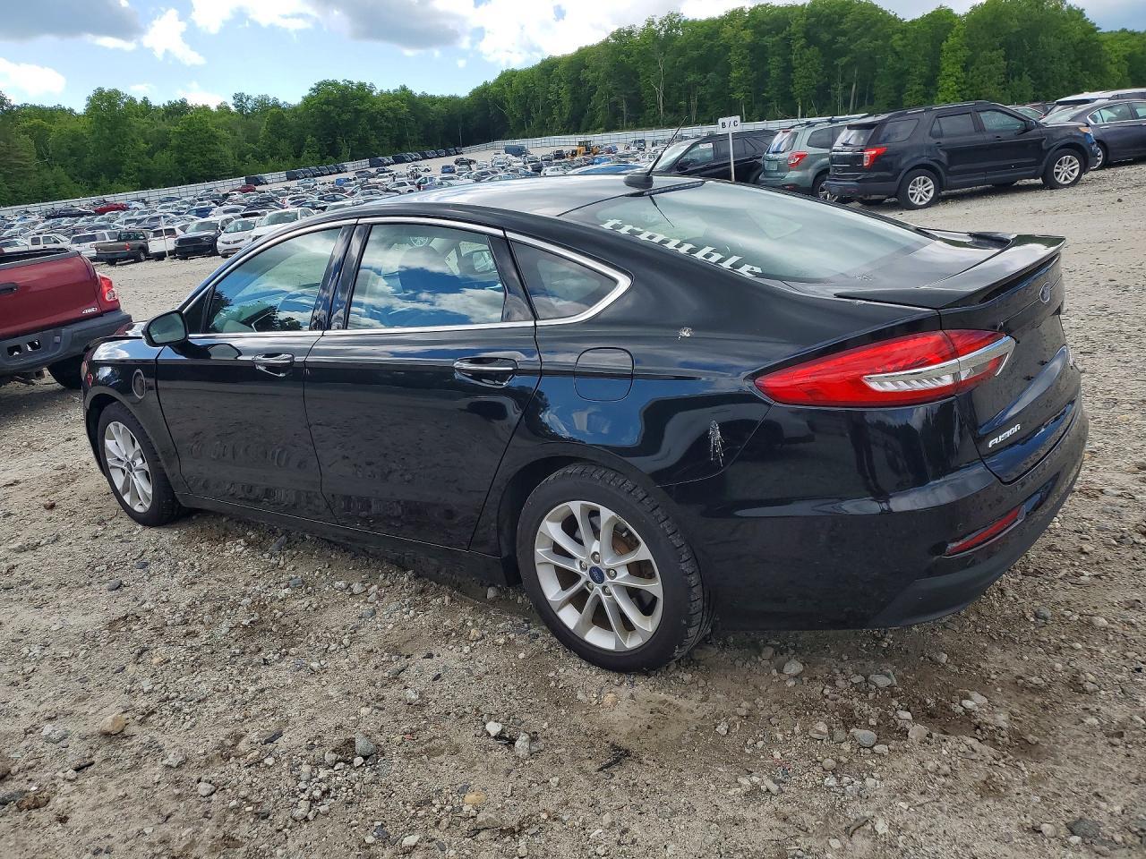 2020 Ford Fusion Titanium - Image 2