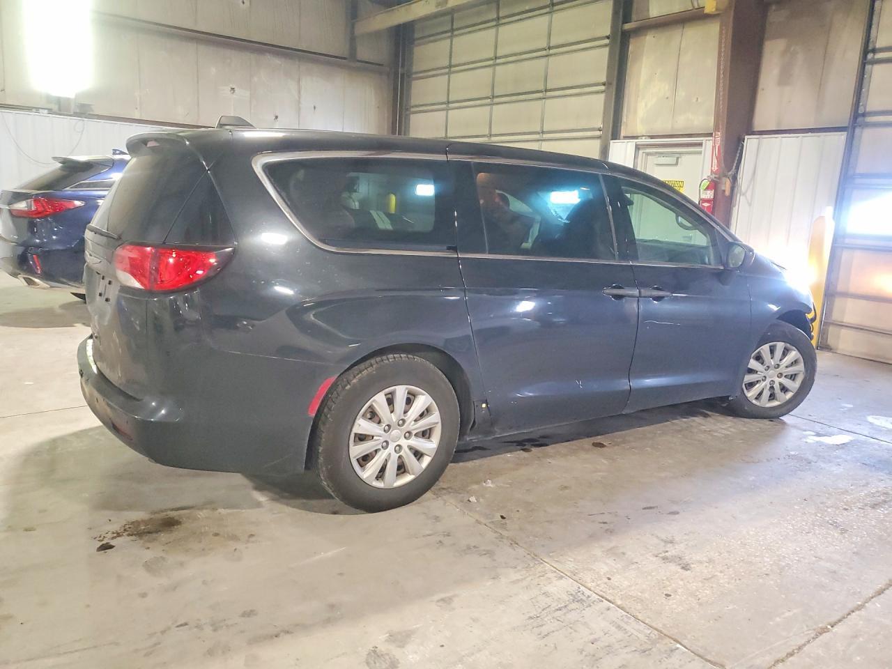 2021 Chrysler Voyager L - Image 3