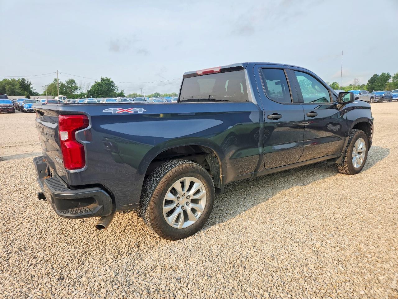 2020 Chevrolet Silverado K1500 Custom - Фото 3