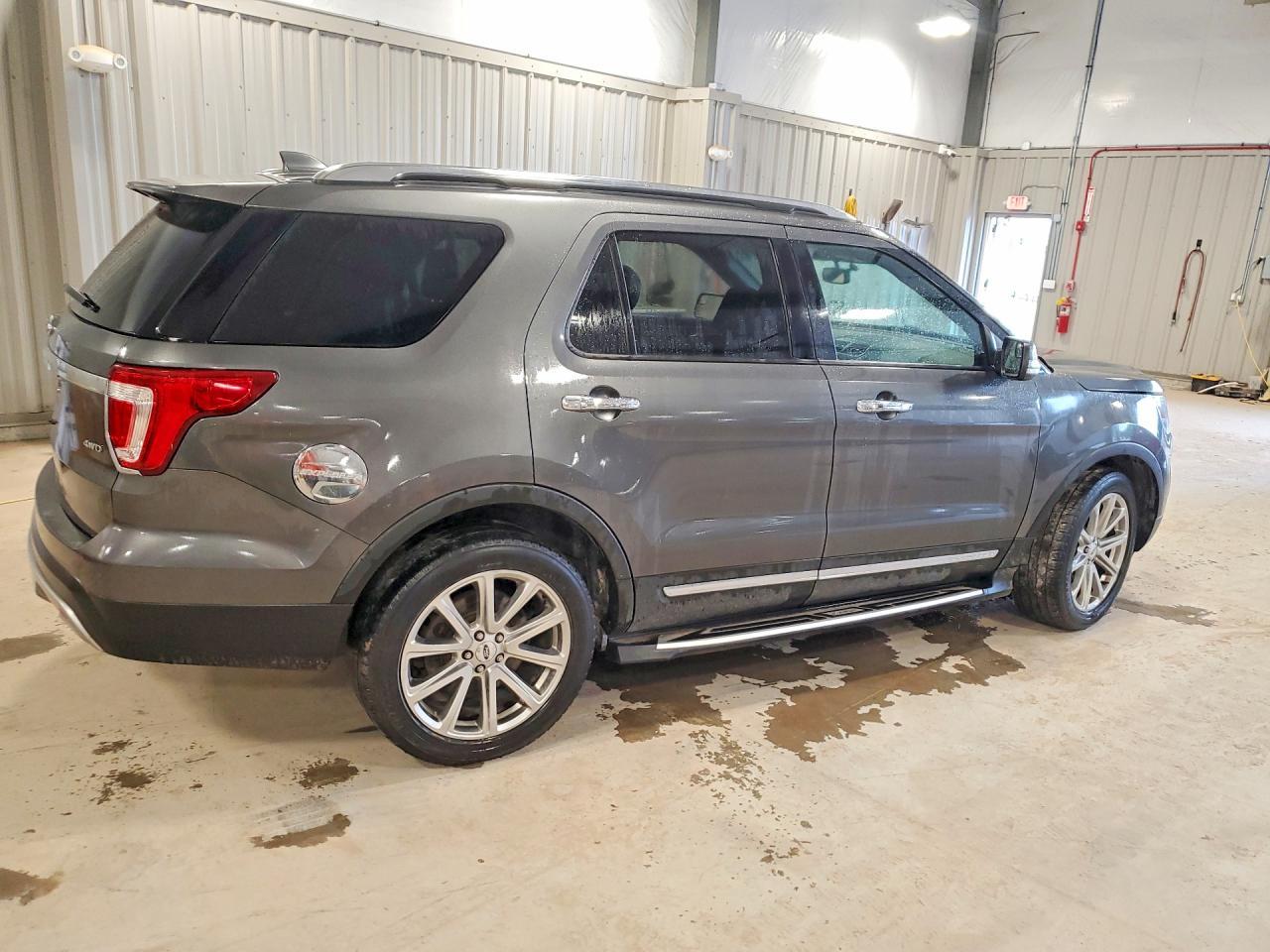2017 Ford Explorer Limited - Image 3