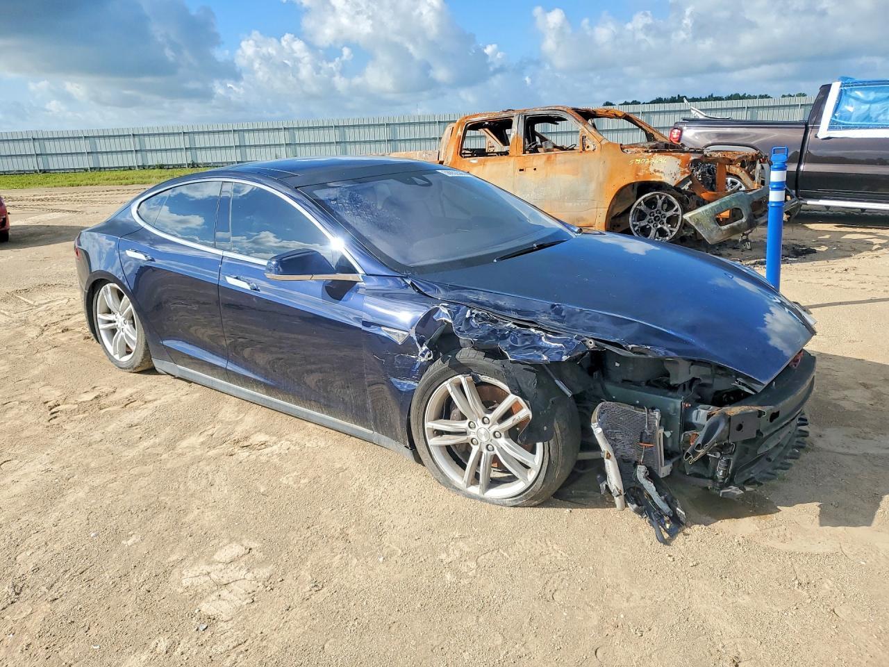 2015 Tesla Model S 70D - Image 4