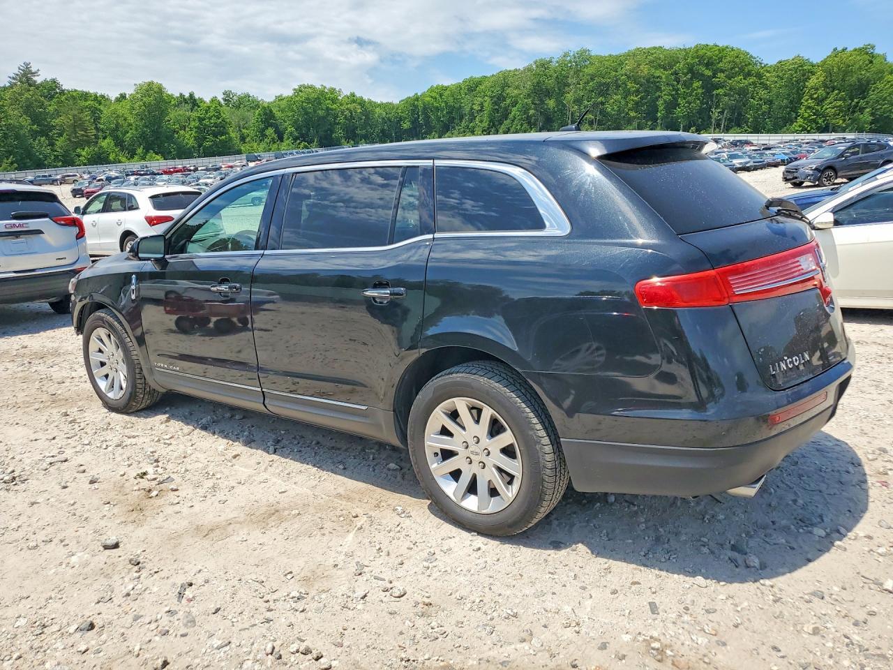 2015 Lincoln Mkt - Image 2