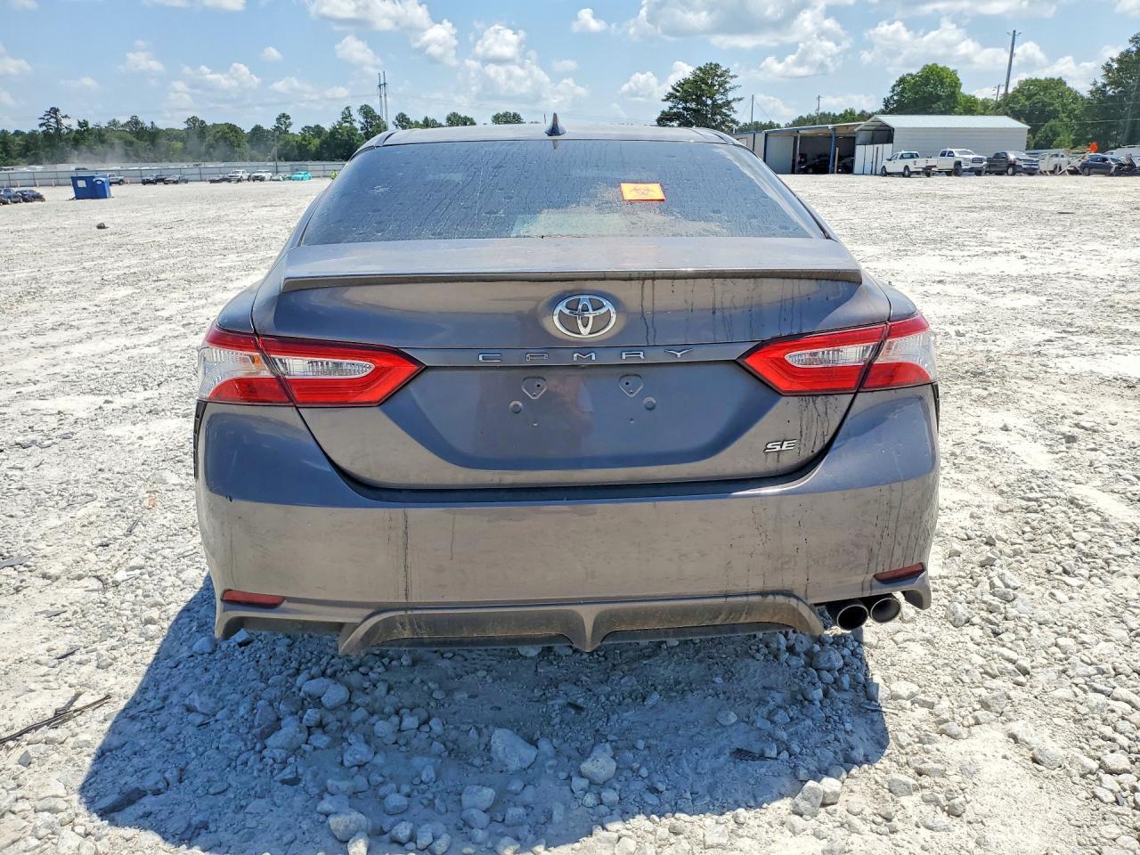 2020 Toyota Camry Se - Фото 6