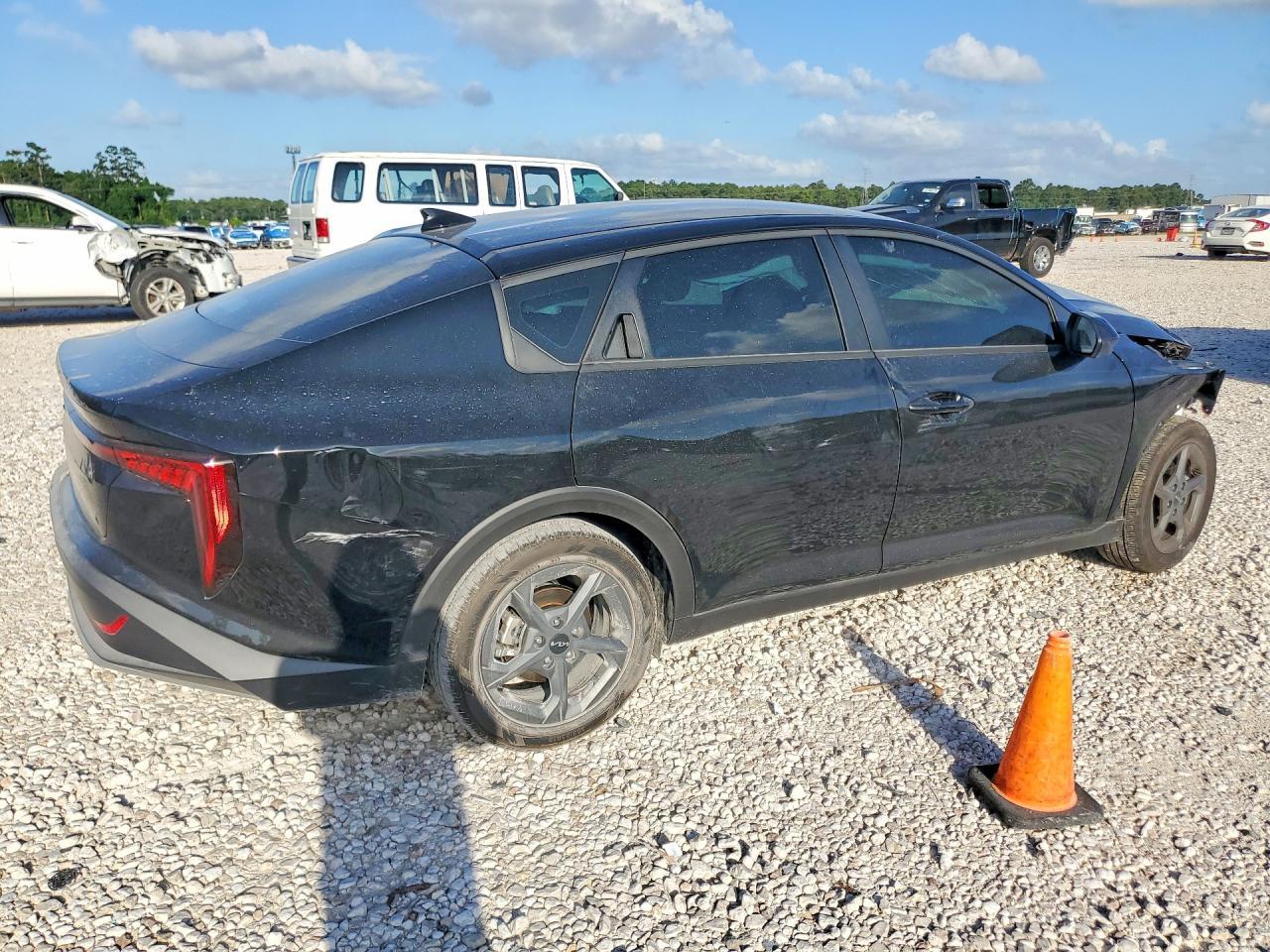 2026 Kia K4 Lxs - Image 3