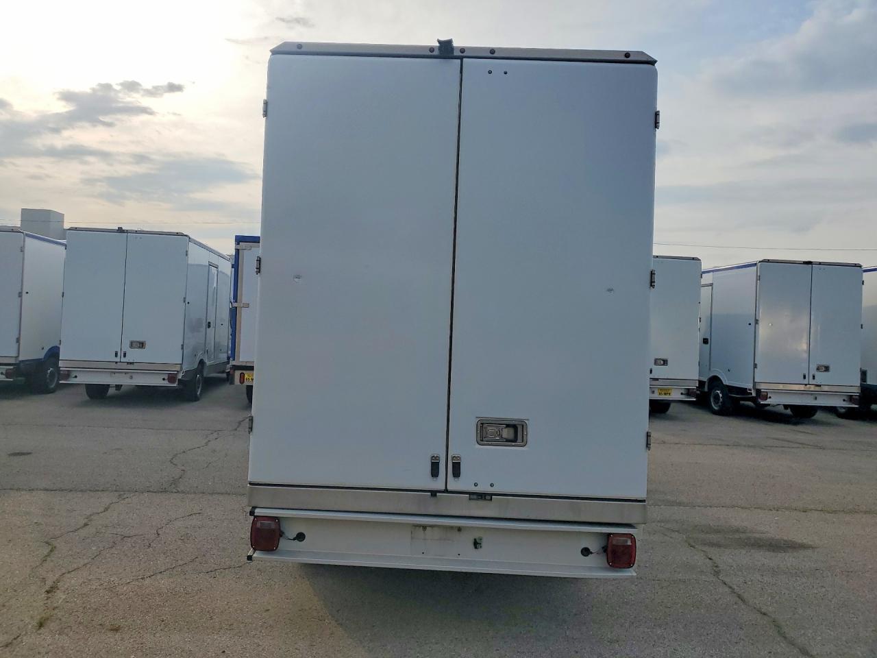 2020 Ford Transit Delivery Truck - Фото 6