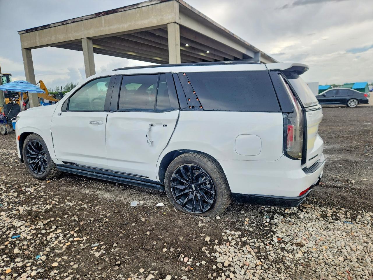 2023 Cadillac Escalade Sport - Image 2